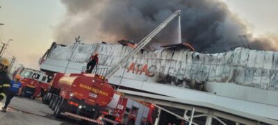 Corpo de Bombeiros controla incêndio em loja de material de construção na Forquilha