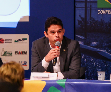 Em Brasília, Ivo Rezende trabalha pela desoneração da folha dos municípios