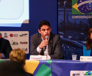 Ivo Rezende participa de Mobilização Municipalista em Brasília pela desoneração da folha de pagamento