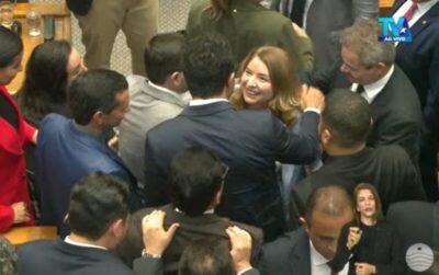 Iracema Vale é reeleita presidente da Assembleia Legislativa