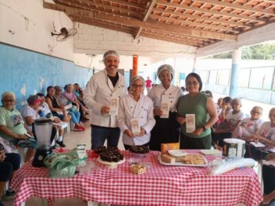 Idosos da Vila Epitácio Cafeteira aprendem a reaproveitar alimentos integrais em oficina de culinária