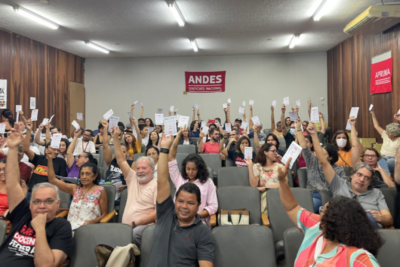Professores da UFMA decidem por manutenção de greve