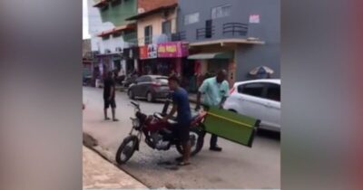 Porta de ônibus cai em avenida movimentada em São Luís