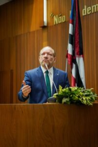 Othelino agradece votação e diz que resultado foi recado silencioso