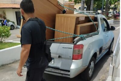 Não reeleita, vereadora leva até porta do gabinete em São Luís