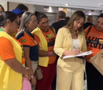 Deputada Detinha assina carta compromisso em defesa dos Agentes Comunitários de Saúde e Agentes Comunitários de Endemias