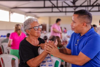 Penha entrega óculos para pessoas atendidas pelo ‘Movimentação’ no bairro Bequimão
