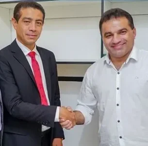 Deputados denunciados por corrupção devem ser expulsos do PL, diz Bolsonaro