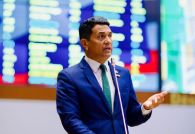 Wellington pede cronograma de concursos de professores no governo e prefeitura