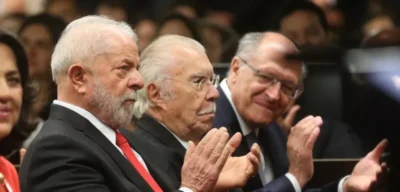 “Lula faz um bom governo e deve ser apoiado”, diz Sarney