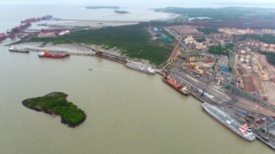 Porto do Itaqui realiza operação simultânea inédita de cinco navios de combustíveis