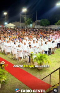 Ato de fé!!! Fábio Gentil, Gentil Neto, Daniella e centenas de caxienses no festejo de Nossa Senhora das Graças…