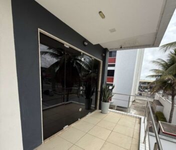 “Salinha de vidro fumê” recebeu R$ 200 mil da campanha da irmã de Othelino Neto nestas eleições
