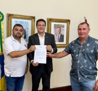 Vídeo: Vice-prefeito e vereador eleitos de Newton Bello solicitam melhorias ao governador interino