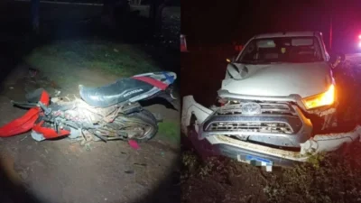 Motociclista morre ao bater em caminhonete; motorista derruba poste em seguida