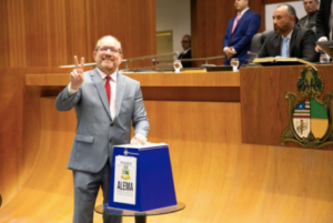 Inspirado em práticas bolsonaristas, Othelino Neto questiona eleição na ALEMA com pedido considerado “absurdo”