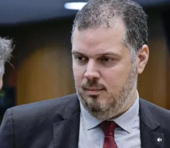 BOMBA! Deputado aliado de Flávio Dino, liga para jornalista e diz que irmão de Brandão vai ser preso pela PF