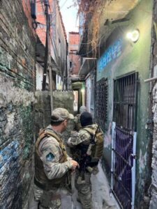 Polícia Civil prende trio suspeito de extorquir moradores e comerciantes do bairro São Francisco, em São Luís