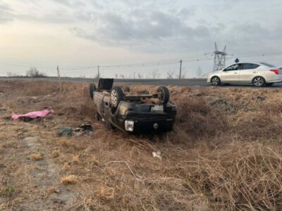 Policial militar morre após VW Saveiro sair da pista e capotar na BR-135, no Campo de Peris