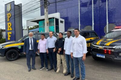 Paulo Marinho Jr. entrega viatura à PRF…