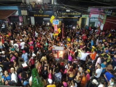 VÍDEO: Conheça o poste que ganha festa de aniversário e reúne 4 mil pessoas na maior favela do Maranhão