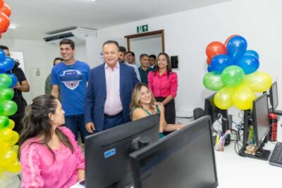 Brandão inaugura equipamento que moderniza e acelera serviços de saúde no MA e entrega ambulâncias