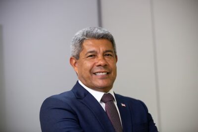 Governador pede desculpas após sugerir jogar bolsonaristas na vala