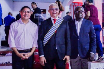 Zé Inácio prestigia posse de Zé Martins e Ivaldo Oliveira em Bequimão