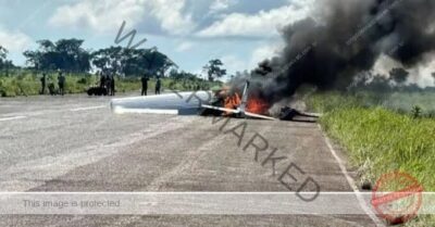 Avião de pequeno porte pega fogo após fazer pouso de emergência em Minas Gerais