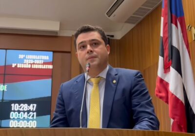 Na Assembleia, deputado Leandro Bello comemora o sucesso do Zé Pereira de Timon