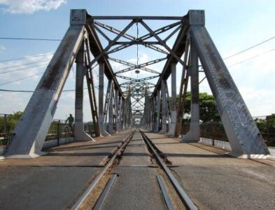 Ponte Metálica segue interditada em Timon após derramamento de óleo
