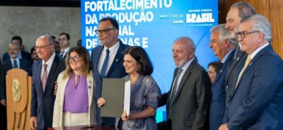 Governo anuncia vacina 100% nacional contra a dengue no SUS em 2026