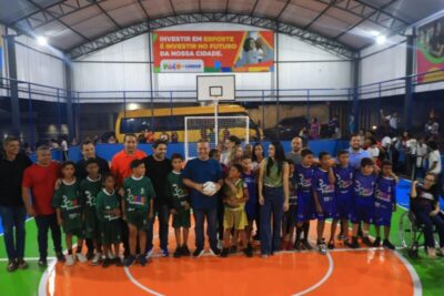 Fred Campos entrega nova quadra poliesportiva no Iguaíba