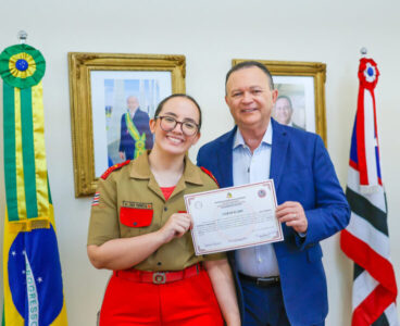 Governador Brandão recebe Ana Theresa Carvalhal, aluna do colégio militar aprovada para Medicina na USP