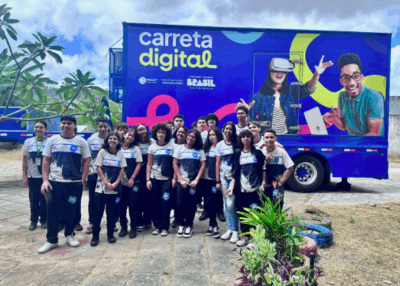 Juscelino leva Carreta Digital ao CEM João Lisboa, em São Luís