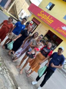 Astro de Ogum entrega 21 toneladas de pescado em bairros carentes da Grande Ilha