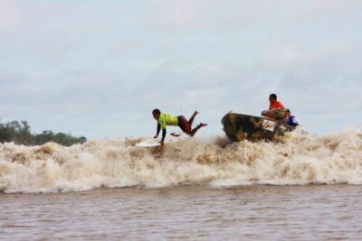 Exposição fotográfica sobre surf na pororoca será aberta nesta sexta-feira em São Luís