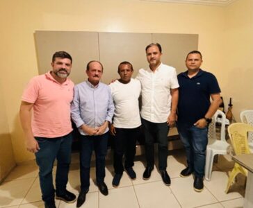 Júlio Filho se reúne com lideranças da Grande Ilha e de municípios vizinhos