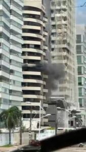 ASSISTA! Incêndio consome apartamento de luxo na Península da Ponta D’areia, em São Luís