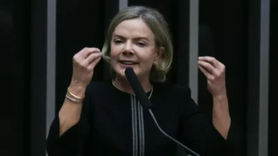 “Bolsonaro tirou comida da mesa dos brasileiros e os colocou na fila do osso”, diz Gleisi