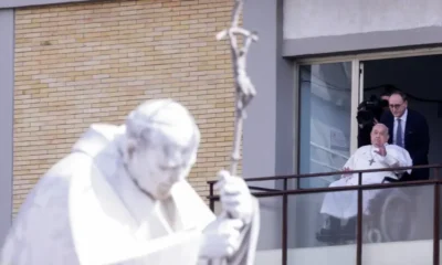Papa Francisco recebe alta após quase 40 dias internado