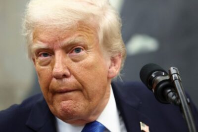 Trump assina ordem que proíbe entrada de cidadãos de 12 países nos Estados Unidos