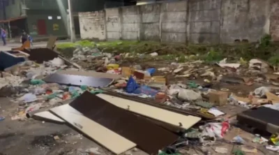 Procissão do Fogaréu é marcada por lixo acumulado nas ruas da Radional, em São Luís
