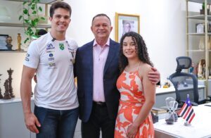 Brandão concede a mais alta honraria do Corpo de Bombeiros a atleta olímpico maranhense que salvou jovem de afogamento