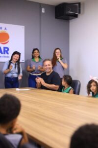 Fred Campos recebe visita de crianças da Escola Nova Canaã e reforça: ser prefeito é cuidar de todas as idades