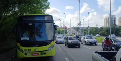 Ônibus quebra na Jerônimo de Albuquerque e causa congestionamento no Angelim, em São Luís