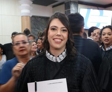 Justiça manda município de São João Batista reduzir carga horária de professora com doenças crônicas