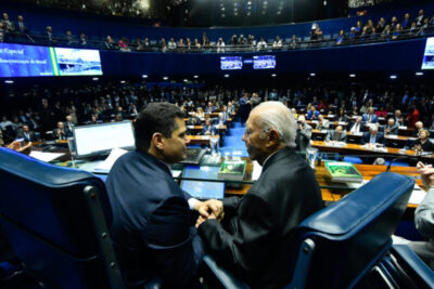 Sarney é homenageado no Senado pela redemocratização do país: “extrema gratidão”