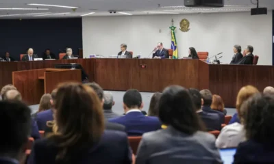 Supremo encerra primeiro dia do julgamento de Jair Bolsonaro e seus aliados