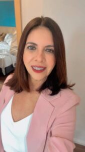 Universidade de Cambridge destaca trabalho de Rosimeria Carvalho sobre docência no ensino público